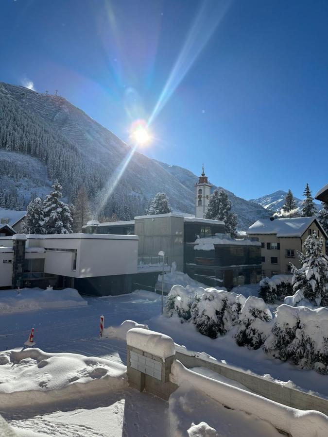 Mondholz Ferienwohnung Andermatt Bagian luar foto