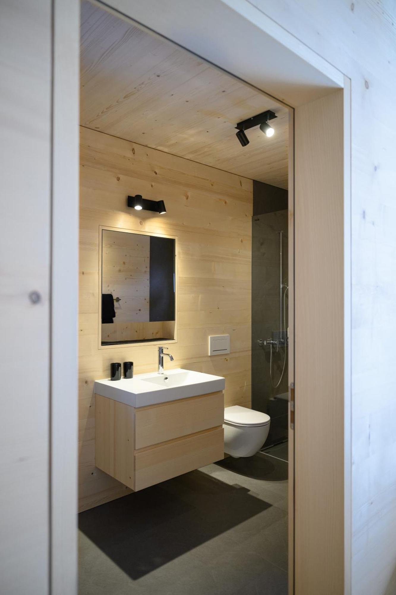 Mondholz Ferienwohnung Andermatt Bagian luar foto